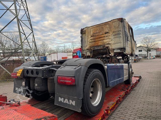 Τυπική μονάδα τράκτορα MAN TGX 18.510 Brandschaden