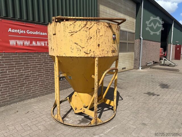 Bucket  betonstortkubel staand rond onderlosser - Gebruikt