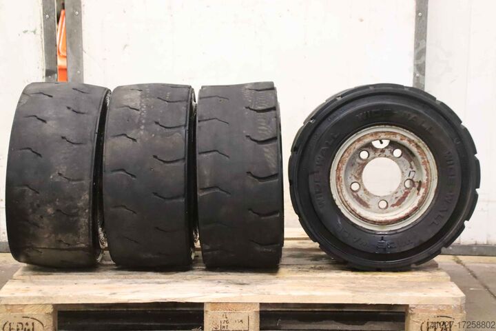 Reifen mit Felge 4 Stück Omega 23x9-10 N.H.S