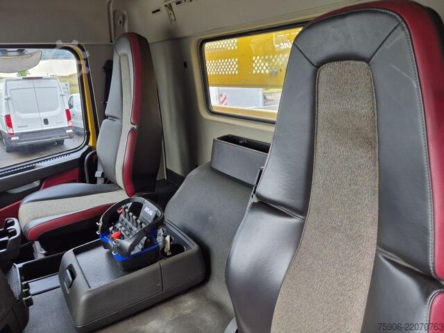 Camion plateau Volvo FMX