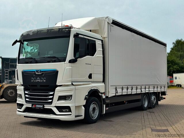 Samochód ciężarowy z plandeką typu platforma MAN TGX 26.440 6x2 mit Schwerlast-Ladebordwand Rampe