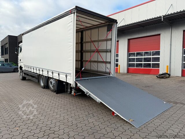 Autotransporter MAN TGX 26.440 6x2 mit Schwerlast-Ladebordwand Rampe