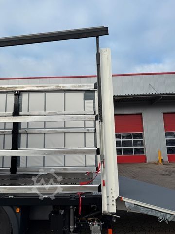 Autotransporter MAN TGX 26.440 6x2 mit Schwerlast-Ladebordwand Rampe