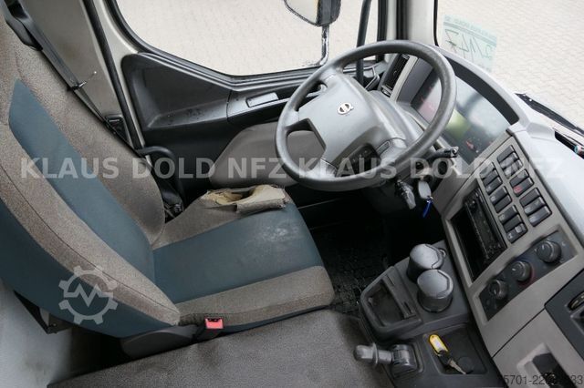 Vrachtwagen met bakwagen VOLVO FL 250 Koffer Rolltor LBW Euro 6