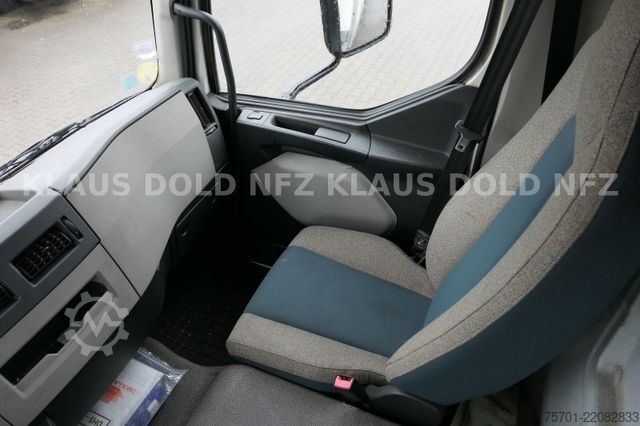 Vrachtwagen met bakwagen VOLVO FL 250 Koffer Rolltor LBW Euro 6