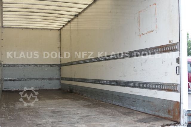 Vrachtwagen met bakwagen VOLVO FL 250 Koffer Rolltor LBW Euro 6