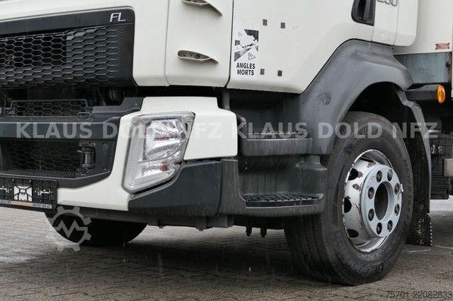 Vrachtwagen met bakwagen VOLVO FL 250 Koffer Rolltor LBW Euro 6