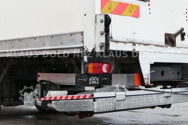 Vrachtwagen met bakwagen VOLVO FL 250 Koffer Rolltor LBW Euro 6