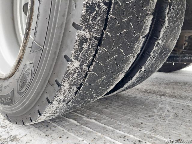 Volumen SZM FORD F-Max 1850 LL
