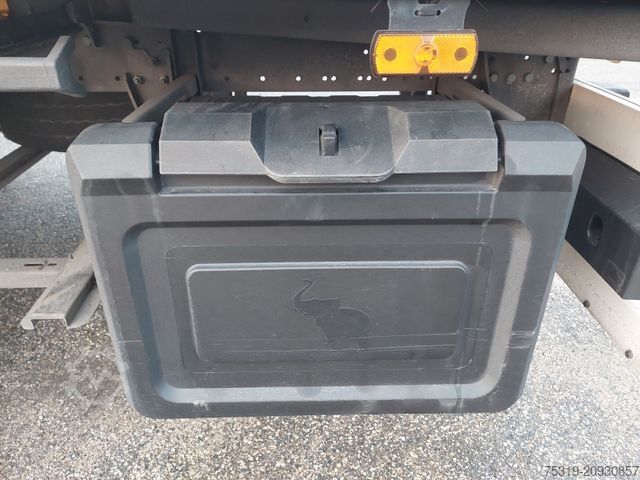 Hűtő félpótkocsi SCHMITZ CARGOBULL SKO24 ThermoKing SLXi 300