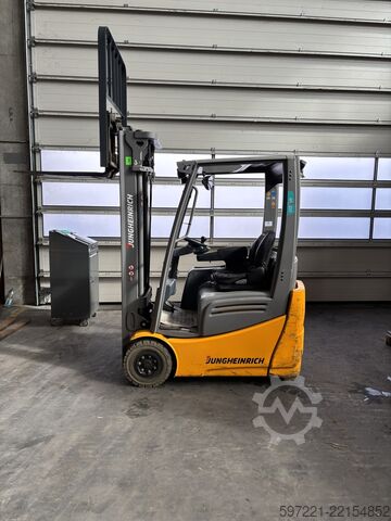 Електрични – 3 точка Jungheinrich EFG 215  Triplex