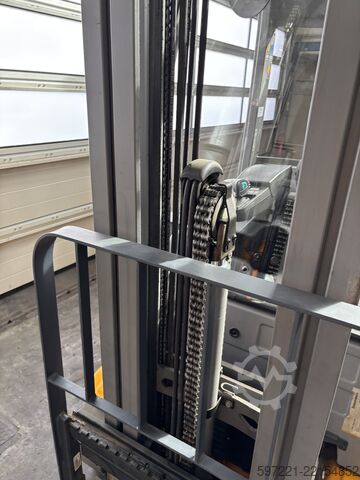Електрични – 3 точка Jungheinrich EFG 215  Triplex
