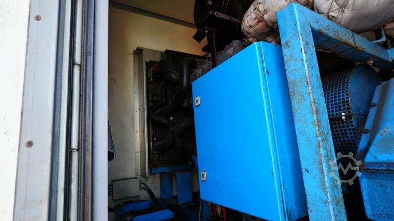 Resväska Mercedes-Benz AXOR 2529 6x2 Closed box with Woma high pressur...
