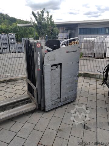 Stand-on-Stapler Jungheinrich ESD 220