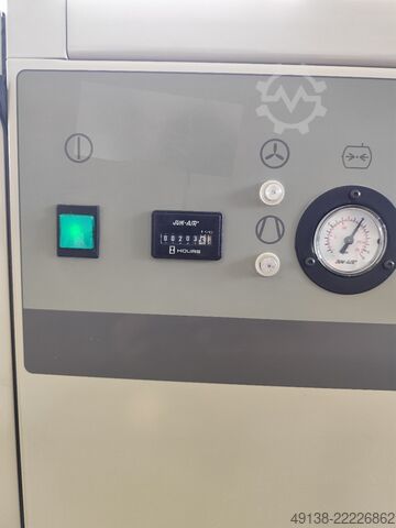 Piston compressor, oil-free in soundproof enclosure JUN-AIR 2000-25M