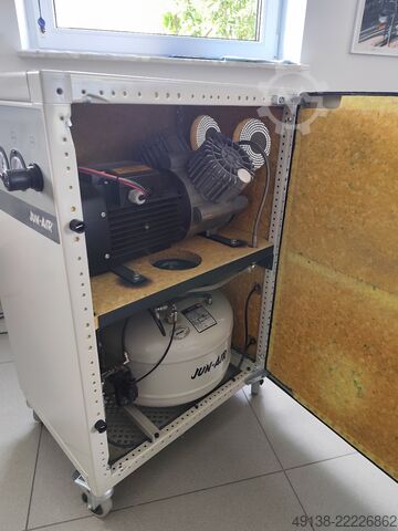 Piston compressor, oil-free in soundproof enclosure JUN-AIR 2000-25M