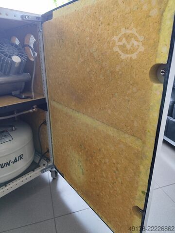 Piston compressor, oil-free in soundproof enclosure JUN-AIR 2000-25M
