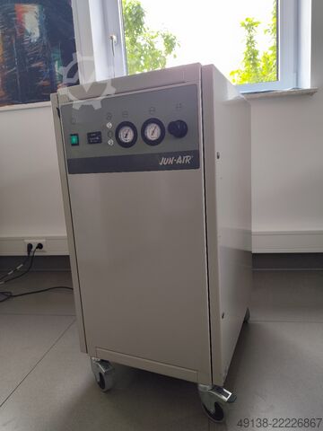 Piston compressor, oil-free in soundproof enclosure JUN-AIR 2000-25M