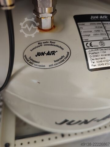 Piston compressor, oil-free in soundproof enclosure JUN-AIR 2000-25M