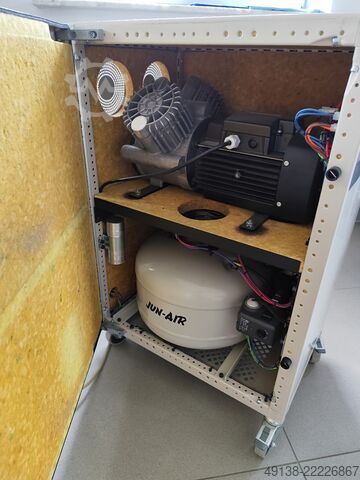 Piston compressor, oil-free in soundproof enclosure JUN-AIR 2000-25M