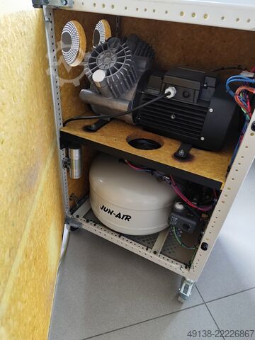 Piston compressor, oil-free in soundproof enclosure JUN-AIR 2000-25M