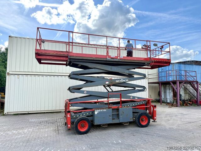 Platformă de lucru Skyjack SJ9250RT 4x4 / 17.2 Meter / 2015 BJ