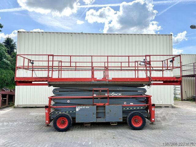Platformă de lucru Skyjack SJ9250RT 4x4 / 17.2 Meter / 2015 BJ