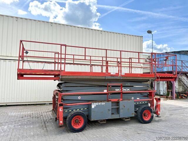 Platformă de lucru Skyjack SJ9250RT 4x4 / 17.2 Meter / 2015 BJ