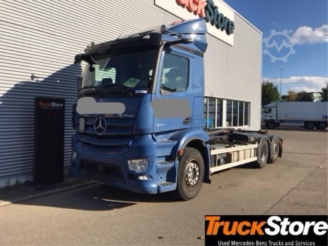 Haakarm vrachtwagen  Actros 2551L LENKACHSE Abrollkipper mit Haken