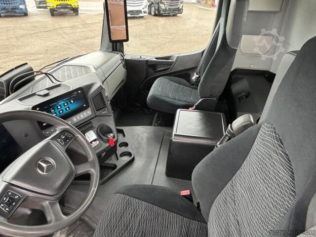 Autocamion cu cârlig pentru containere  Actros 2551L LENKACHSE Abrollkipper mit Haken