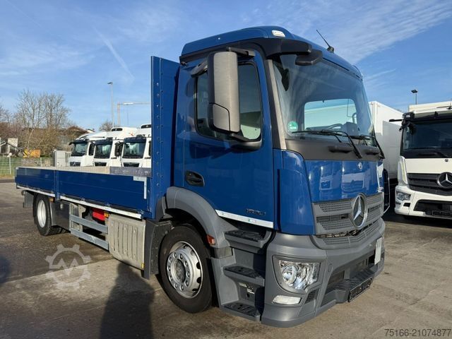 Vrachtauto met open laadbak MERCEDES-BENZ ACTROS 1830 L Pritsche 6,4 m*Mitnahmestapler*ADR