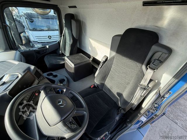 Vrachtauto met open laadbak MERCEDES-BENZ ACTROS 1830 L Pritsche 6,4 m*Mitnahmestapler*ADR