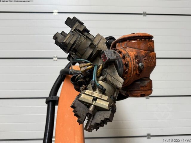 Roboter - Handling KUKA Ersatzteilträger