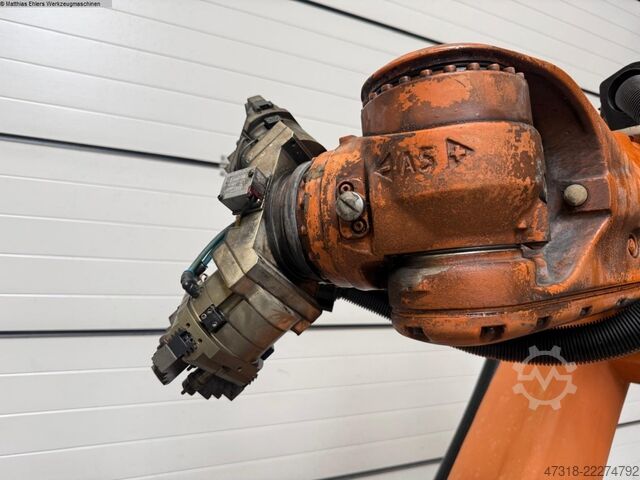 Roboter - Handling KUKA Ersatzteilträger