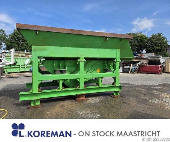 Kleemann trechter met trilgoot Kleemann hopper with vibrating chute