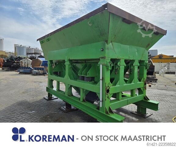 Kleemann trechter met trilgoot Kleemann hopper with vibrating chute