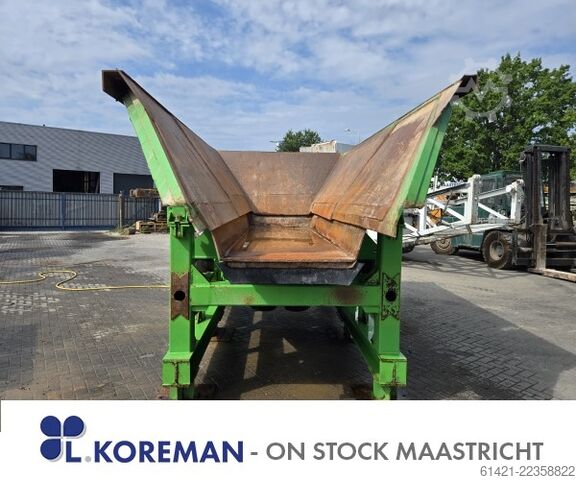 Kleemann trechter met trilgoot Kleemann hopper with vibrating chute