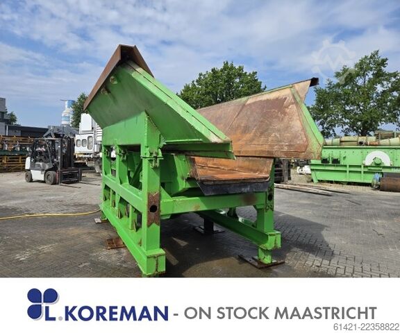 Kleemann trechter met trilgoot Kleemann hopper with vibrating chute