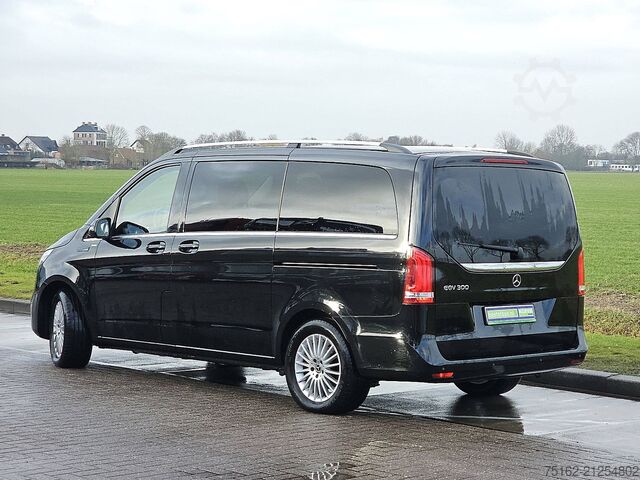 Transporte de pasajeros MERCEDES-BENZ EQV 300 pano 8 personen