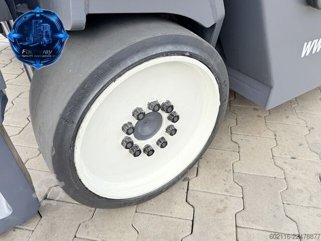 četvorosmerni viljuškar Combilift CB4000 GAS TRIPLEX 6800 POSITIONER CABIN