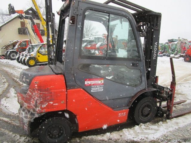 Diesel Forklift Toyota 8FDF25 - Triplex 4,7m -Zinkenversteller+Seitenschi