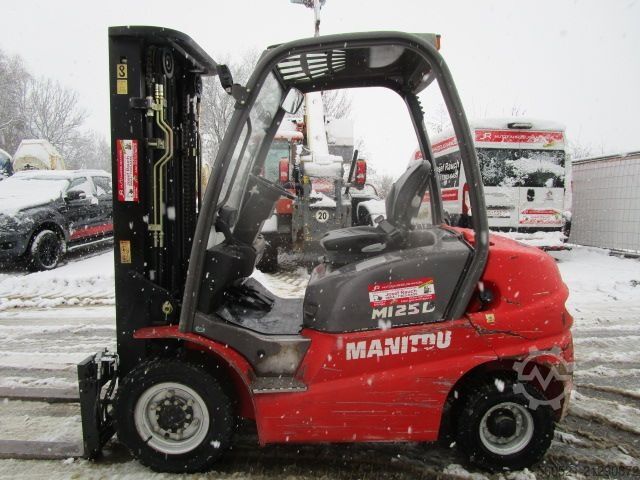 Wózek widłowy z silnikiem wysokoprężnym Manitou MI25D Triplex-Freihub 4,7m + Seitenschieber