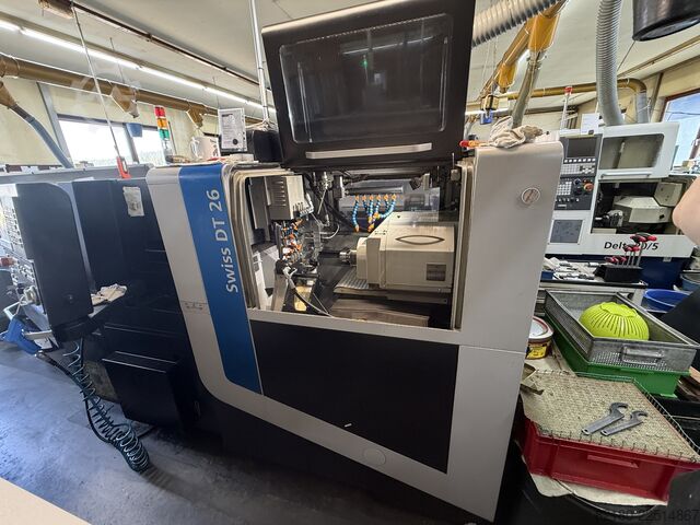 Torno automático de cabezal móvil Tornos Swiss DT 26