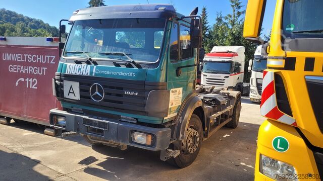 Dreiseitenkipper LKW Mercedes-Benz 1824 4x2 Meiller RK 13.055 blatt german