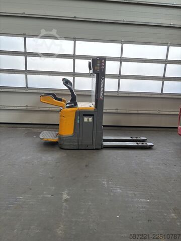 Impilatori per pallet Jungheinrich ERC 216z