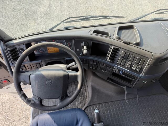 Standardowy ciągnik siodłowy Volvo FH 440