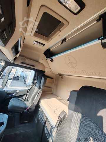 Véhicule tracteur volume MERCEDES-BENZ ACTROS 1851 mega Prime