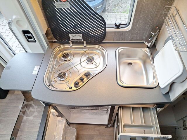 Halvintegrerad husbil HYMER/ERIBA Exsis-t 474