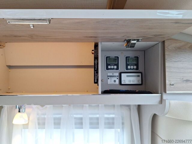 Halvintegrerad husbil HYMER/ERIBA Exsis-t 474