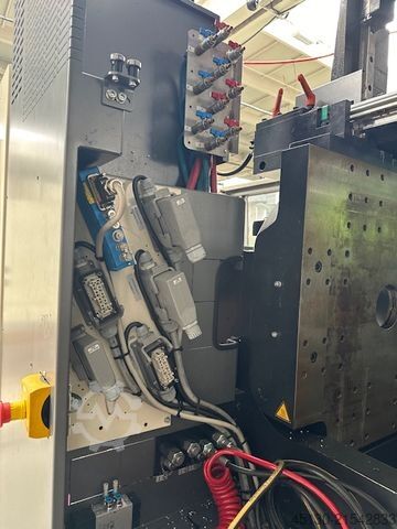 Injection molding machine Engel Victory 330H/200V/140 combi Ecodrive